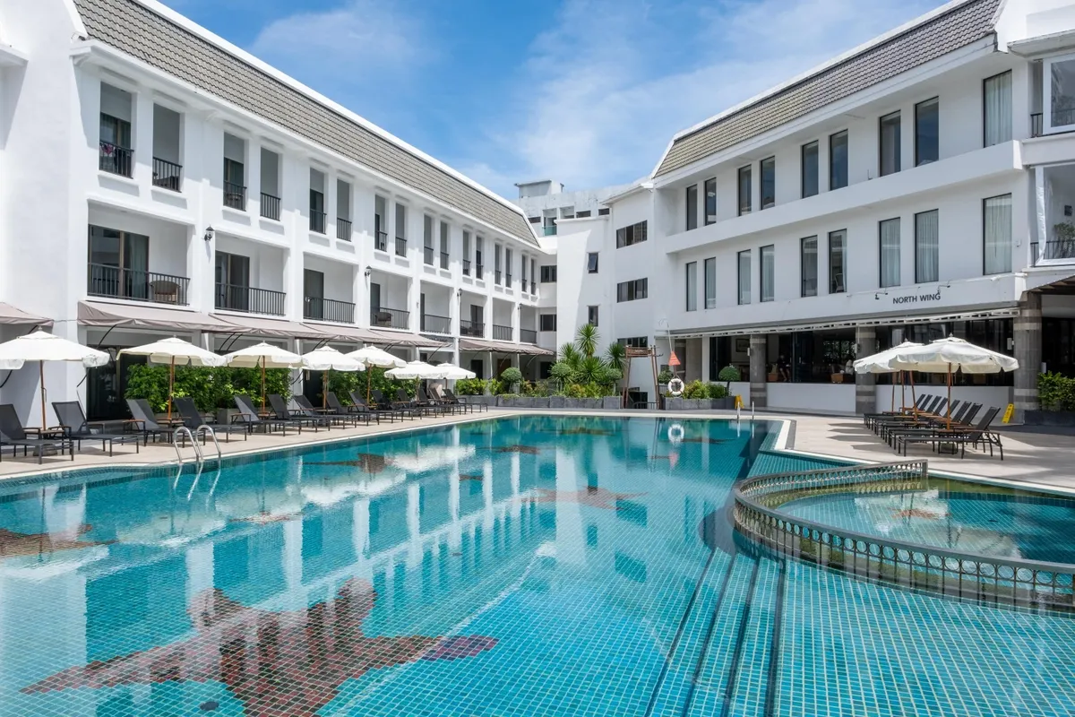 Sawaddi Patong Resort & Spa by Tolani фото 0
