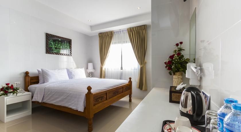 OYO 861 Patong Dynasty Hotel фото 43