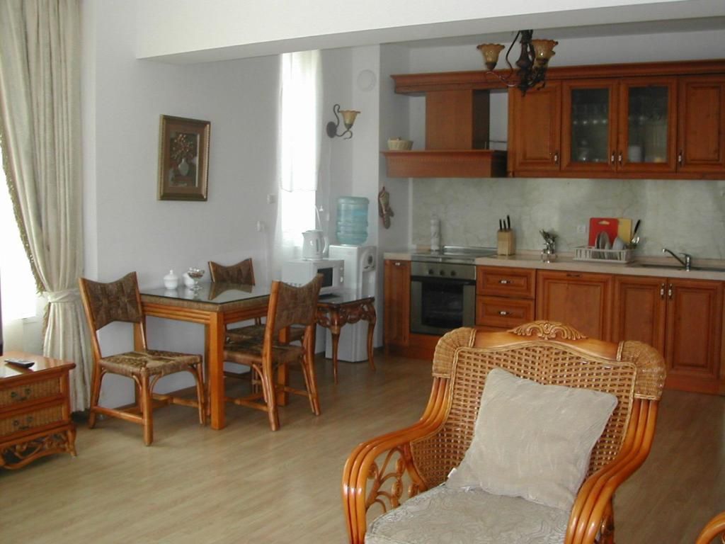 Oasis House Suites Apartments and Studios фото 14