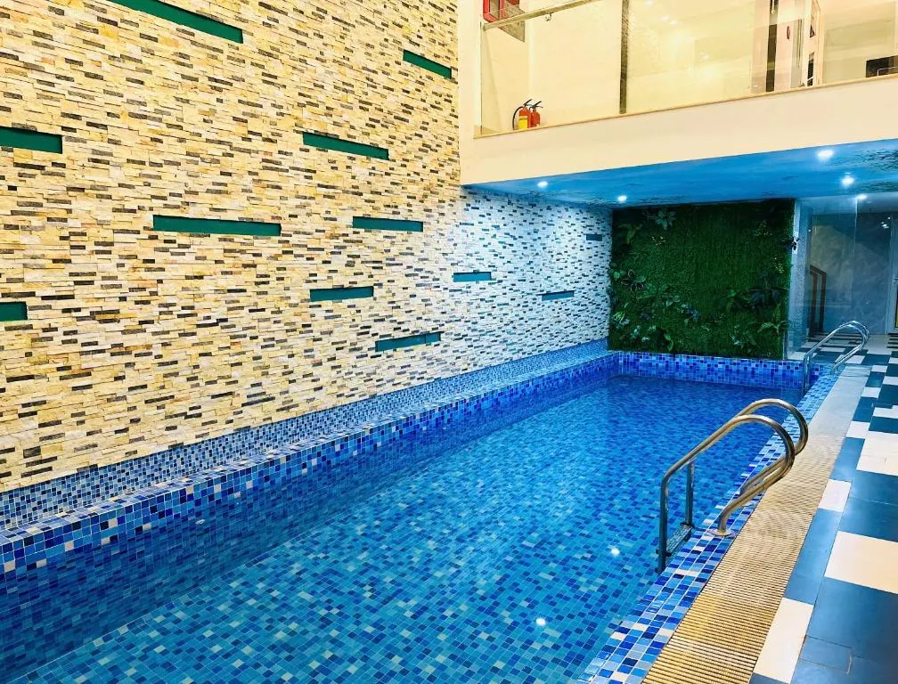 ELC Luxury Hotel фото 0