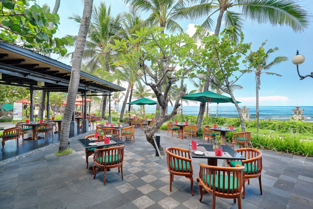 Legian Beach Hotel фото 11