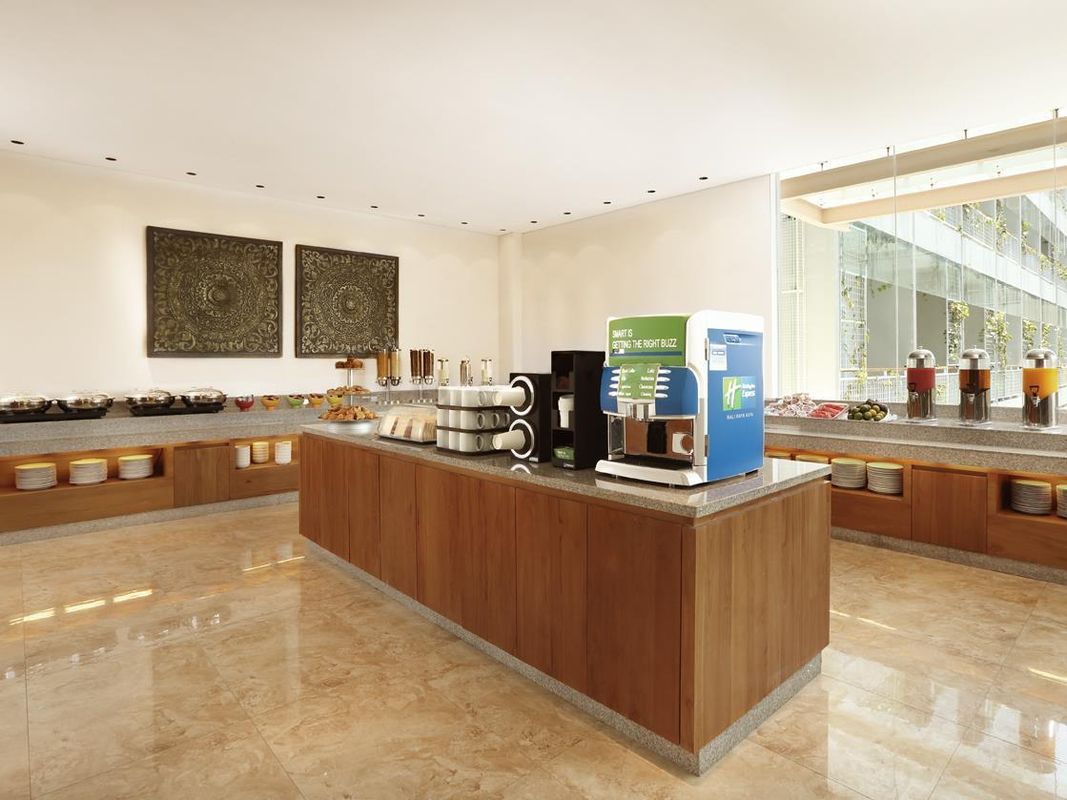 Holiday Inn Express Bali Raya Kuta фото 3