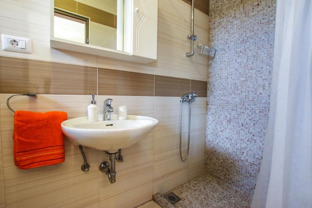 Apartment Tina with Jacuzzi фото 19