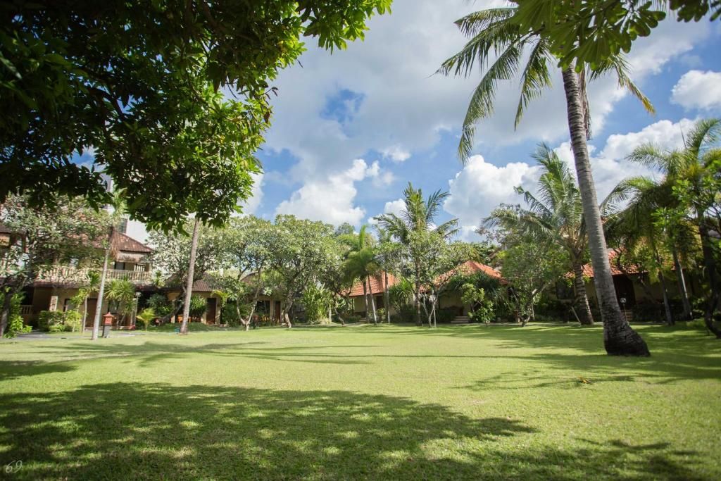 Kuta Puri Bungalows фото 35