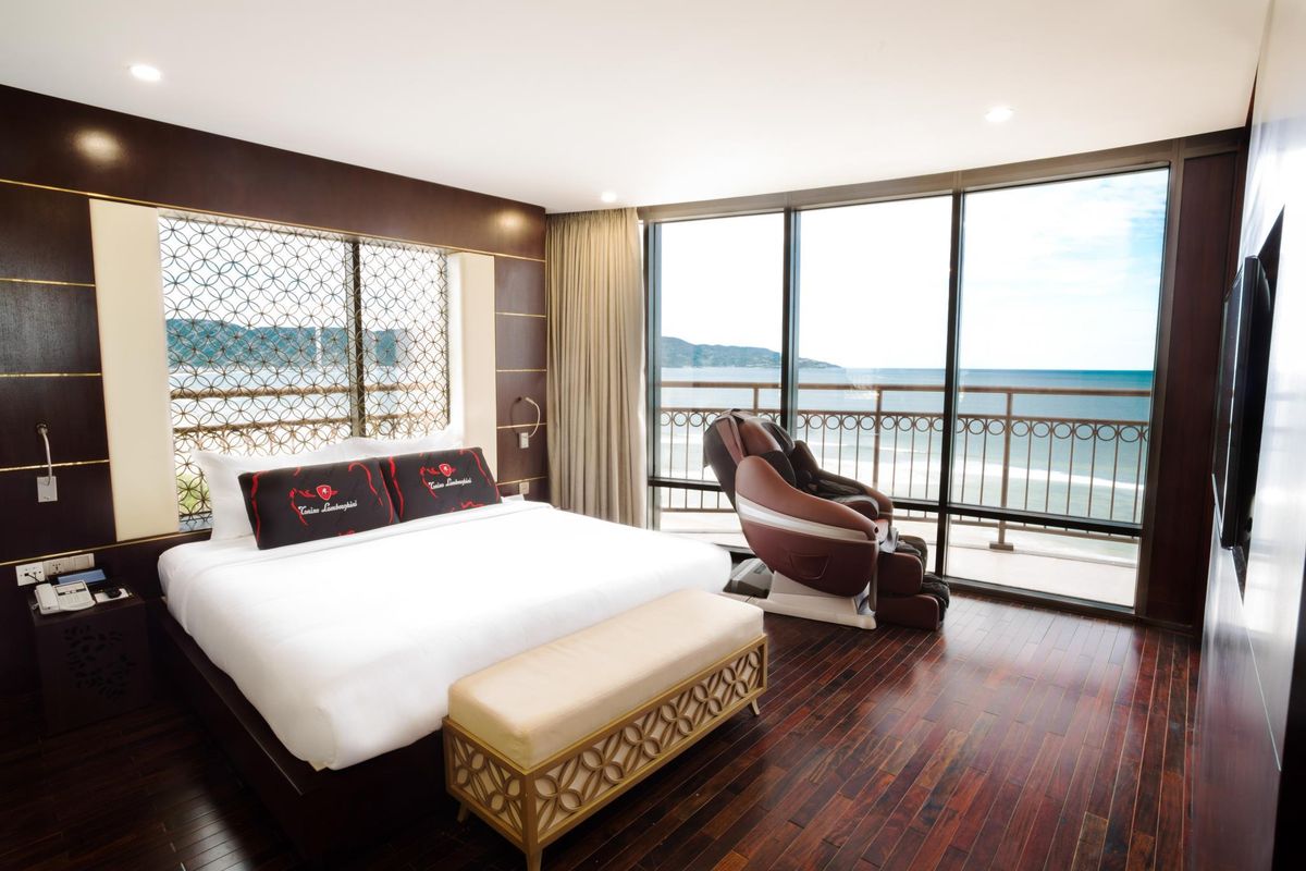 Holiday Beach Danang Hotel & Spa фото 28
