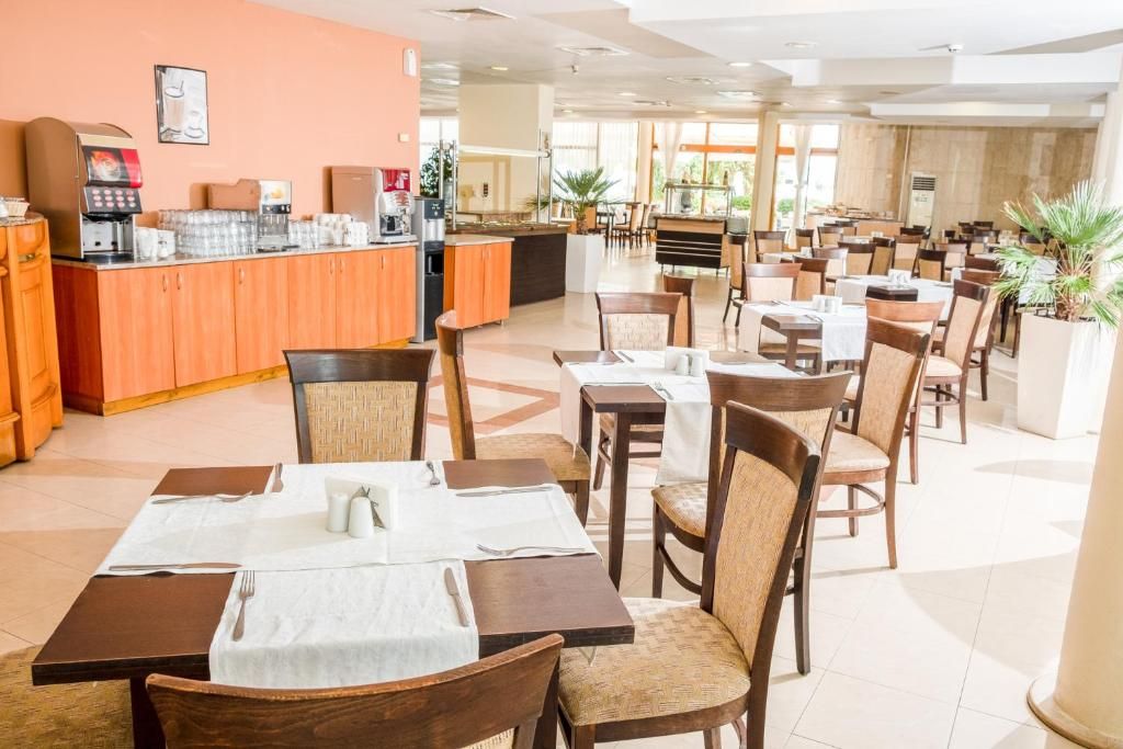 Dolphin Hotel All Inclusive фото 7