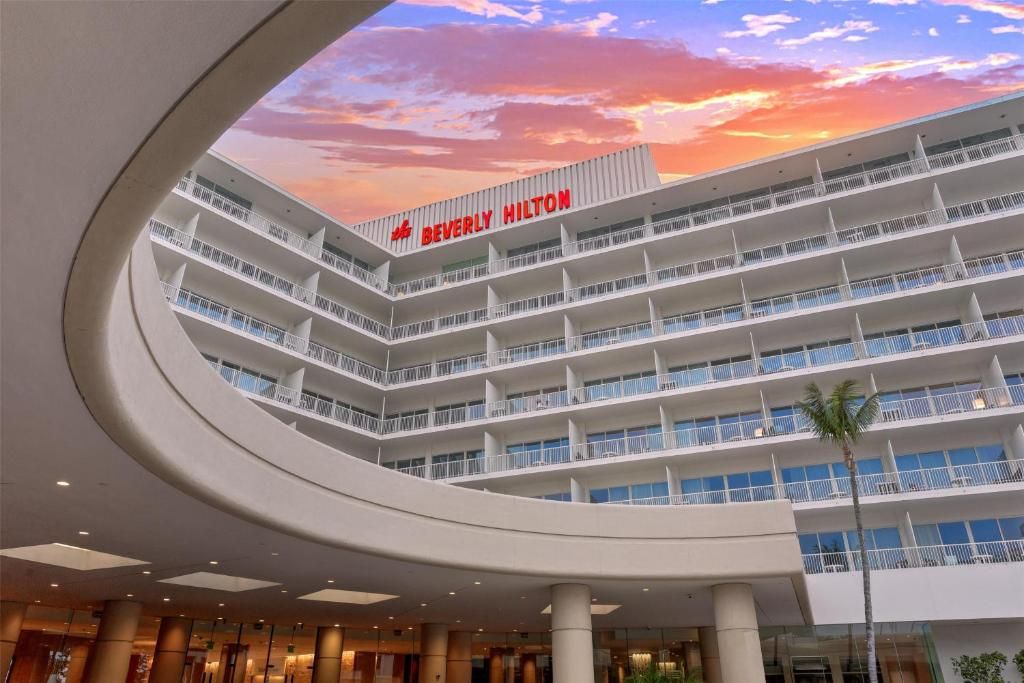 Beverly Hilton фото 30