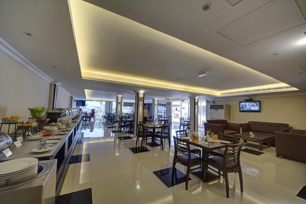 Ajman Beach Hotel фото 23