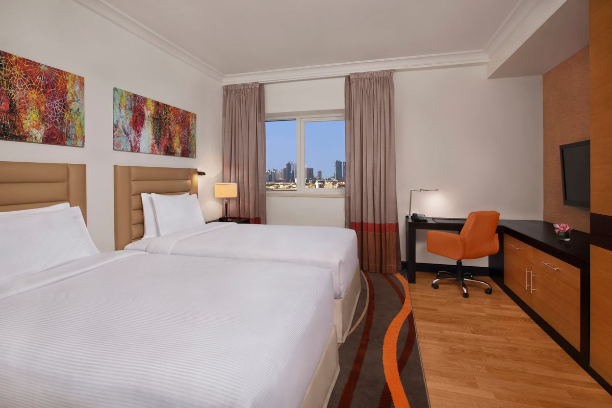DoubleTree by Hilton Hotel and Residences Dubai Al Barsha фото 3