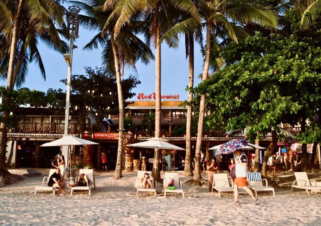 Red Coconut Beach Hotel фото 45