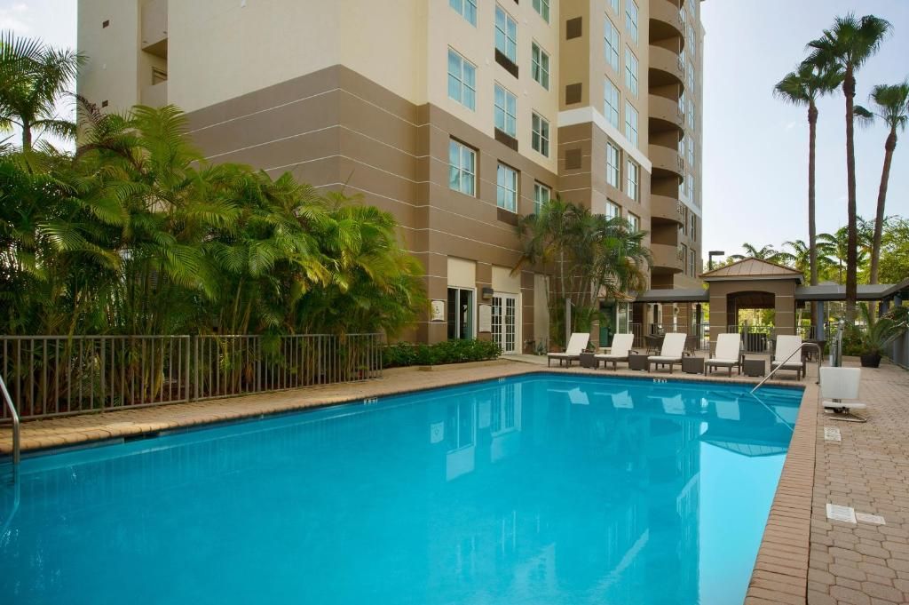 Staybridge Suites Miami Doral Area фото 1