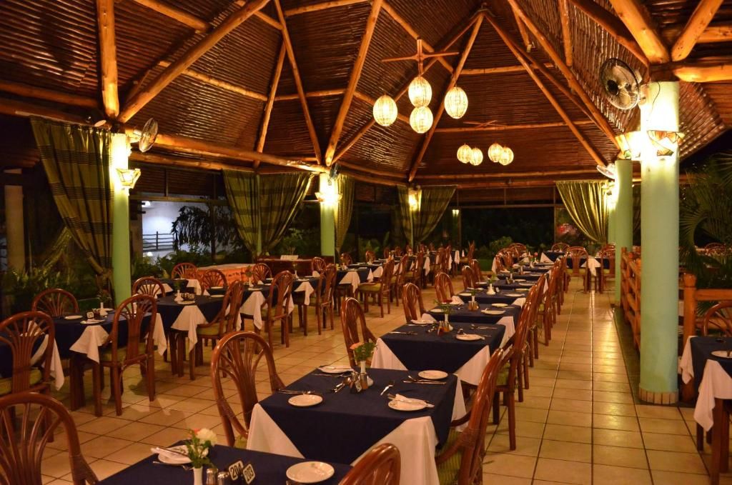 Travellers Beach Hotel and Club фото 4