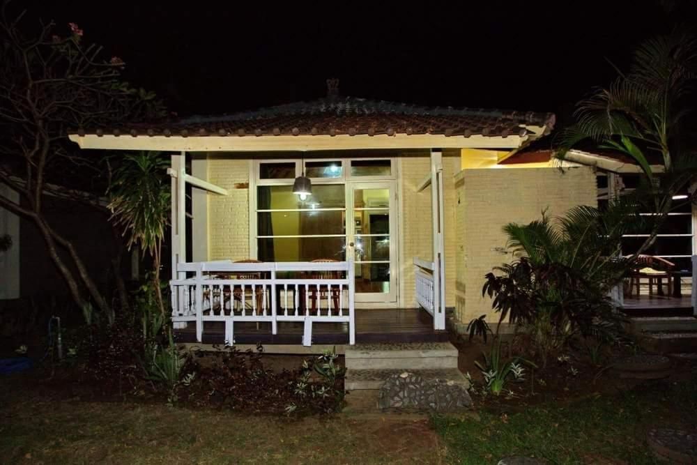 Bali Lovina Beach Cottage фото 28