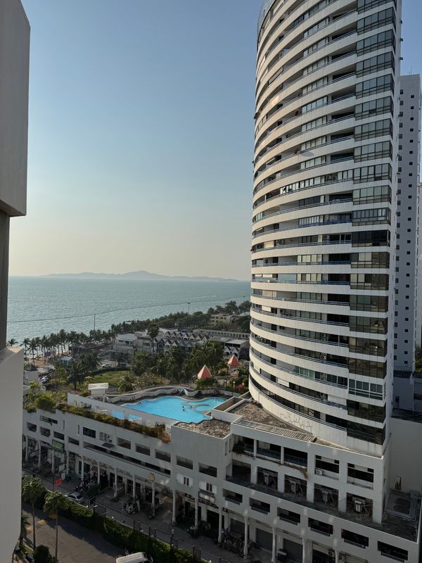Jomtien Palm Beach Hotel & Resort фото 38
