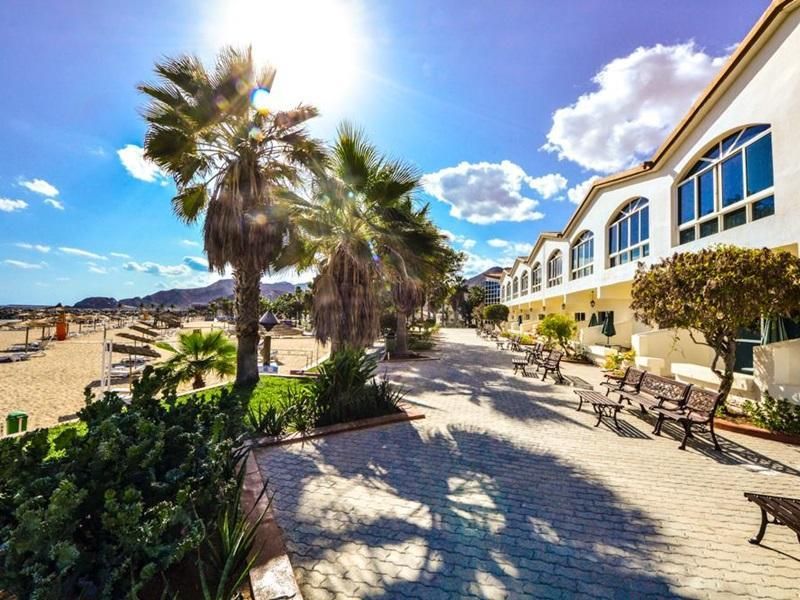 Sandy Beach Hotel & Resort фото 26