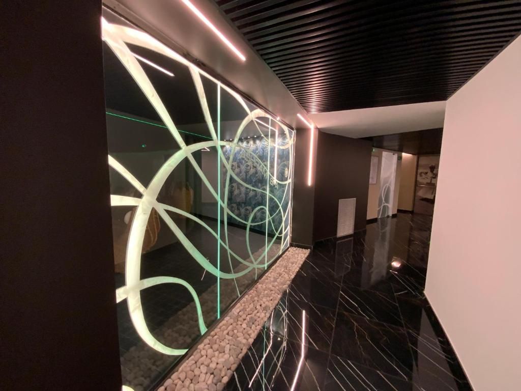 International Beach Hotel фото 17