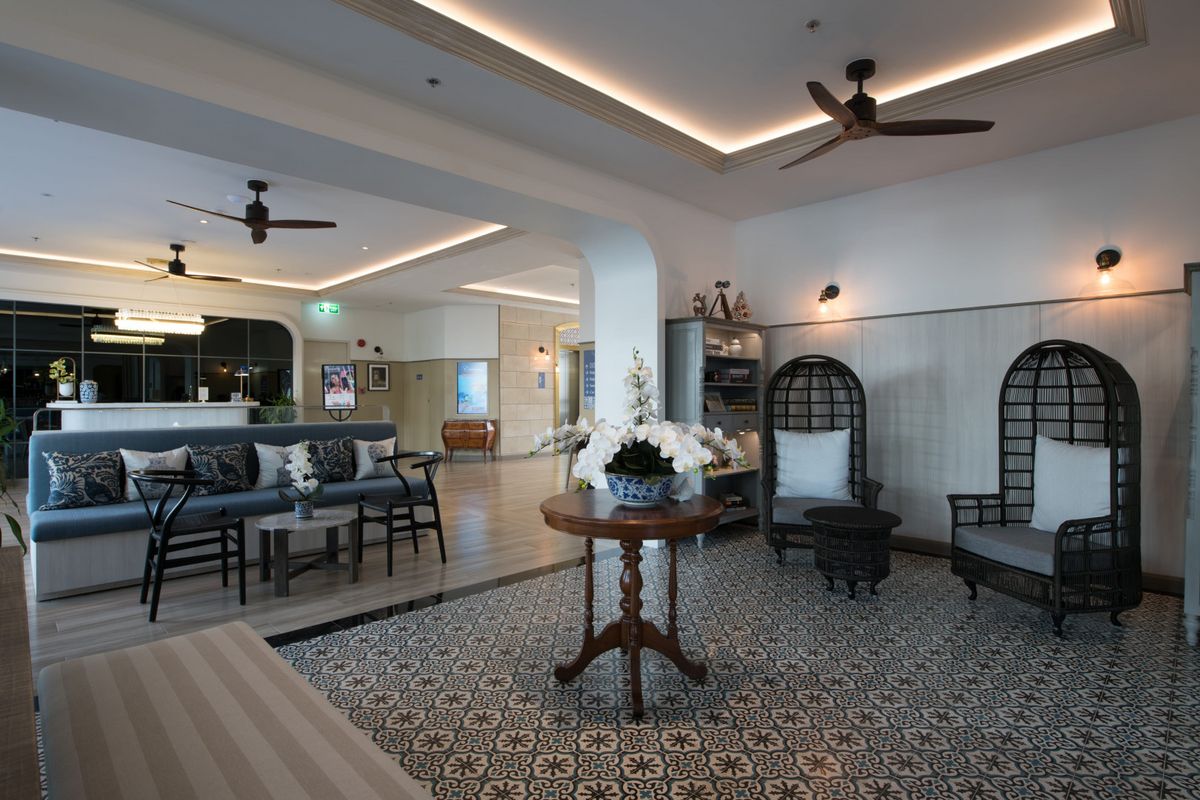 Sawaddi Patong Resort & Spa by Tolani фото 18