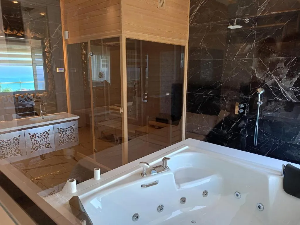 Elite Luxury Suite & Spa фото 97