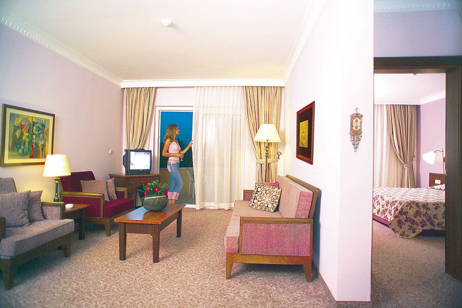 Royal Garden Suit Hotel фото 32