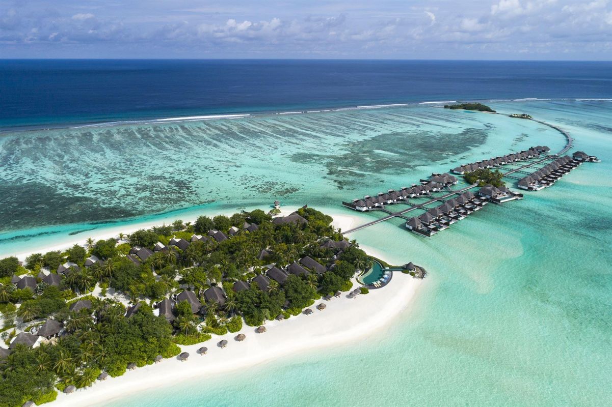 Four Seasons Resort Maldives at Kuda Huraa фото 0