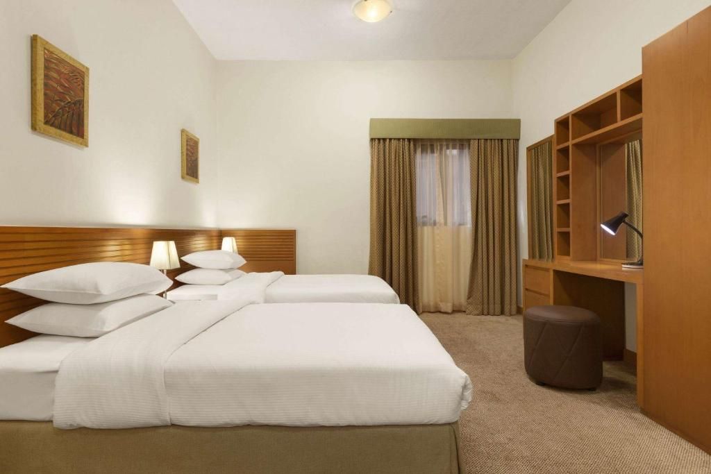 Ramada Hotel & Suites by Wyndham Ajman фото 2