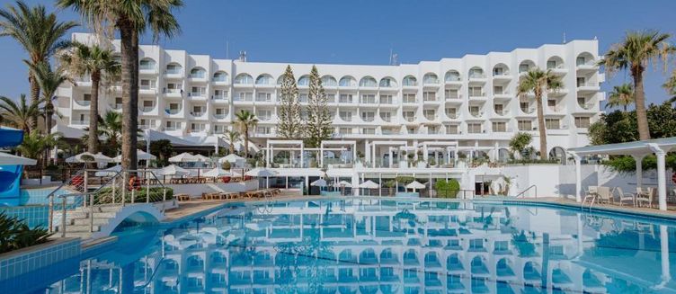 Фото отеля Golden Coast Beach Hotel
