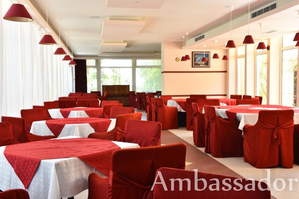 Hotel Ambassador - Free Parking фото 14