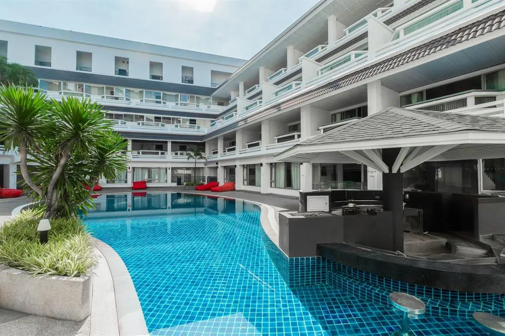 Radisson RED Phuket Patong Beach фото 4