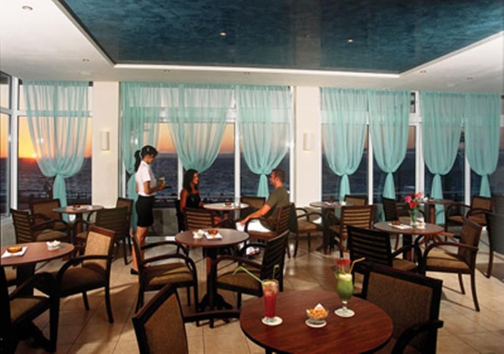 Belvedere Beach Hotel фото 4