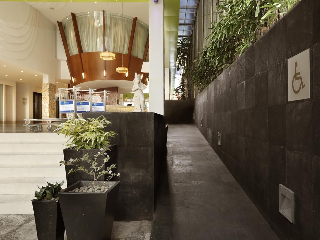 Holiday Inn Express Bali Raya Kuta фото 4