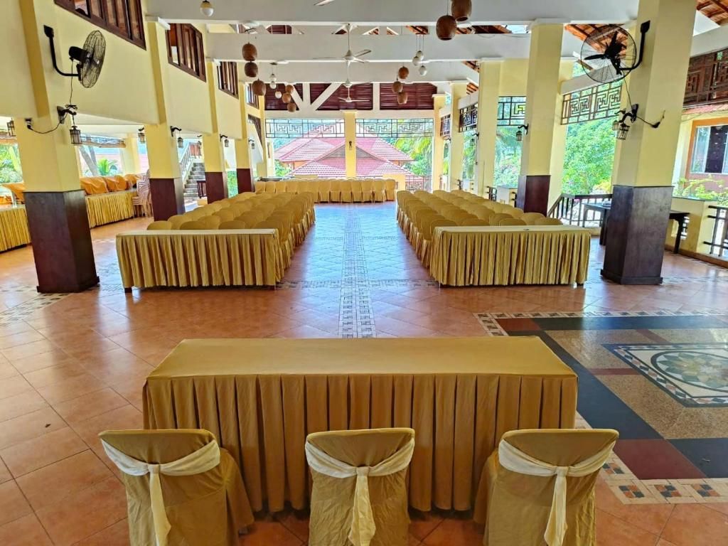 Hon Rom Central Beach Resort фото 12