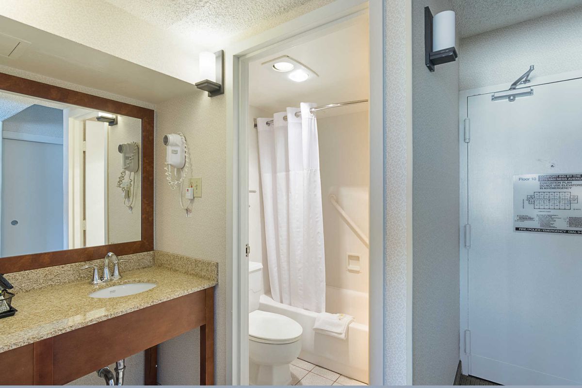 Comfort Inn By the Bay фото 44
