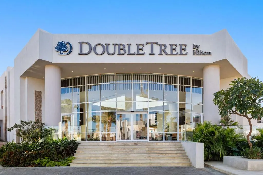 DoubleTree by Hilton Sharks Bay Resort фото 23