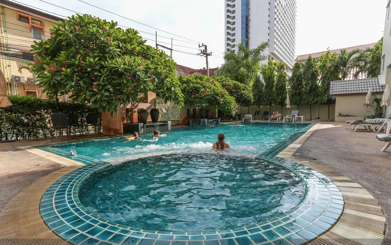 Crown Pattaya Beach Hotel фото 6