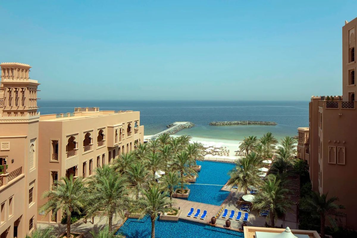 Sheraton Sharjah Beach Resort & Spa фото 2