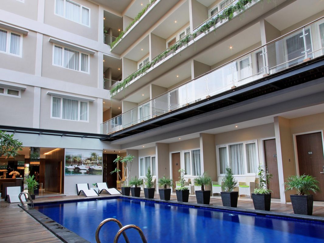 Ohana Hotel Kuta фото 1