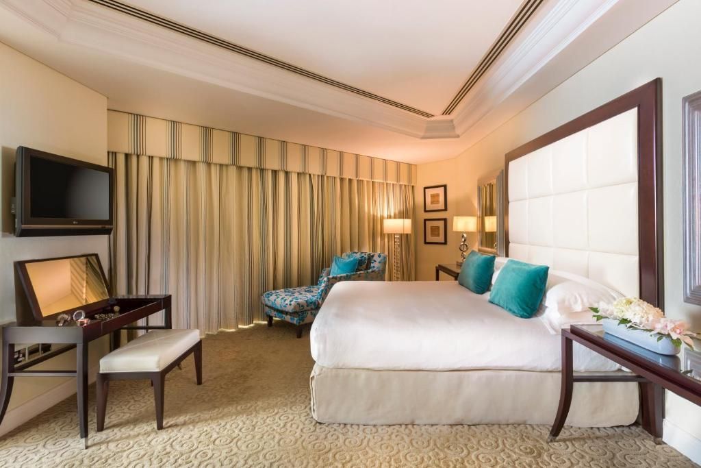 Mövenpick Grand Al Bustan фото 1