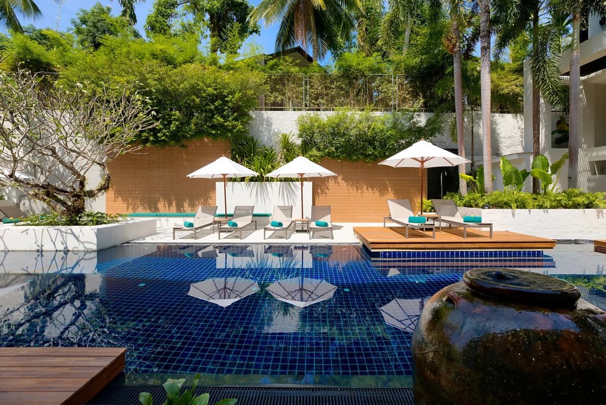 Outrigger Surin Beach Resort фото 1