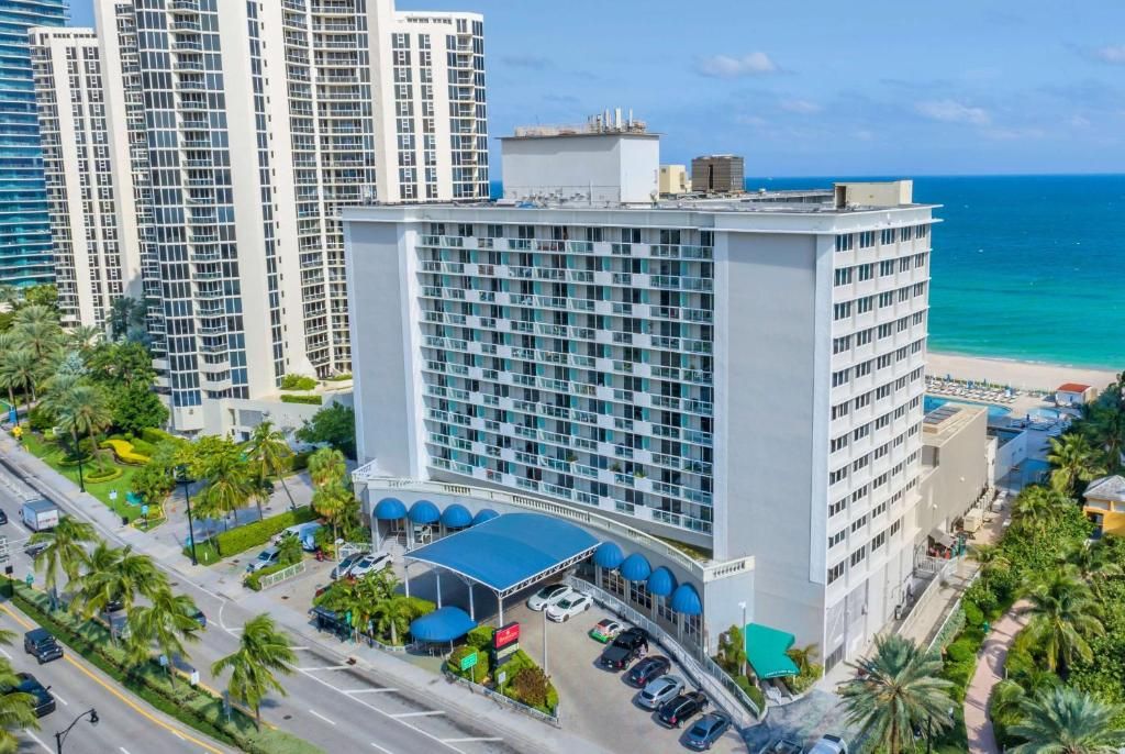Ramada Plaza Marco Polo Beach Resort фото 16