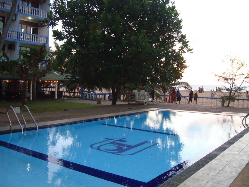 Topaz Beach Hotel фото 0