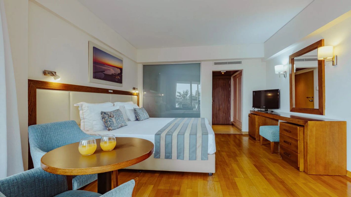 Golden Bay Beach Hotel фото 5