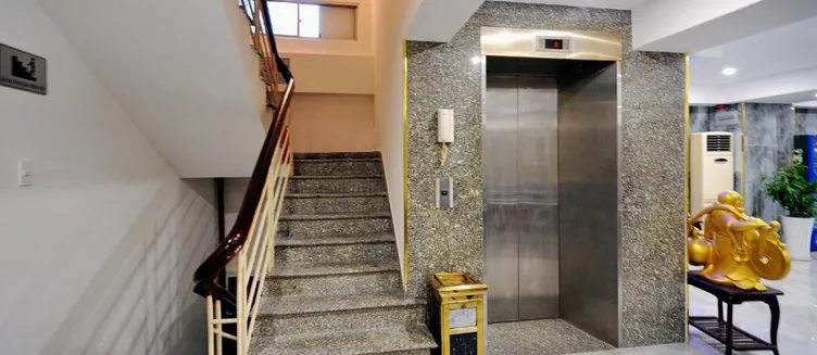 Фото отеля Golden Lotus Hotel