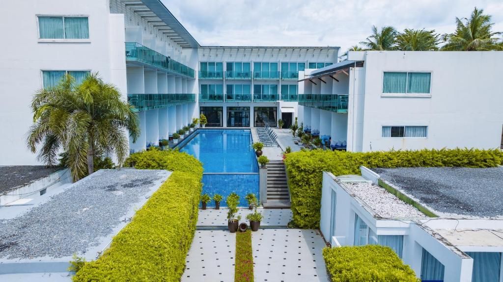 KC Beach Club & Pool Villas фото 15