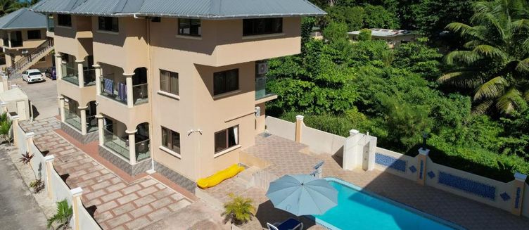 Фото отеля Stone Self Catering Apartment