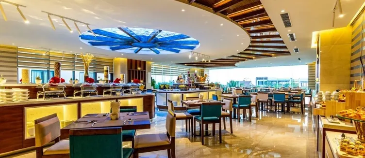 Фото отеля Maximilan Danang Beach Hotel