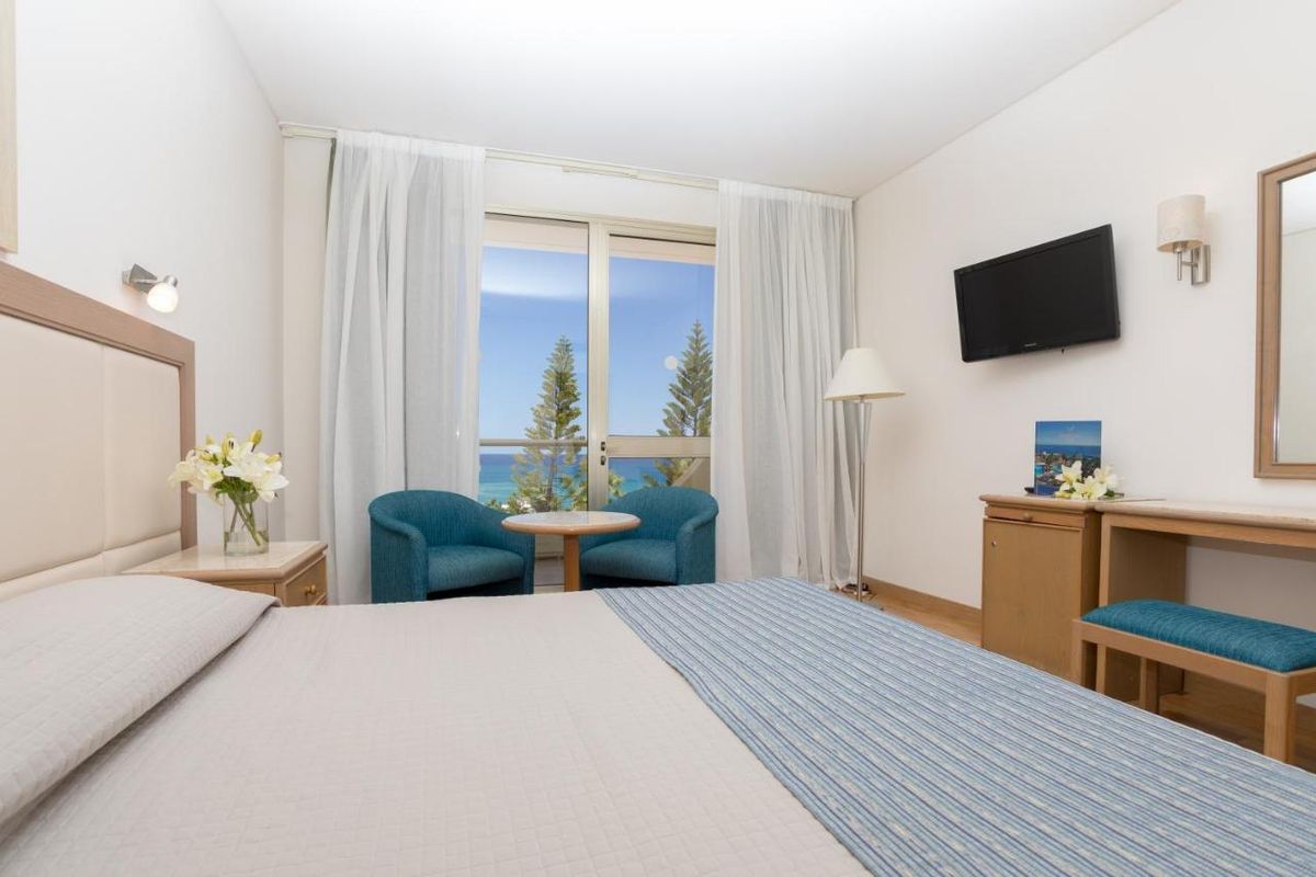 Golden Coast Beach Hotel фото 3