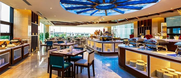 Фото отеля Maximilan Danang Beach Hotel
