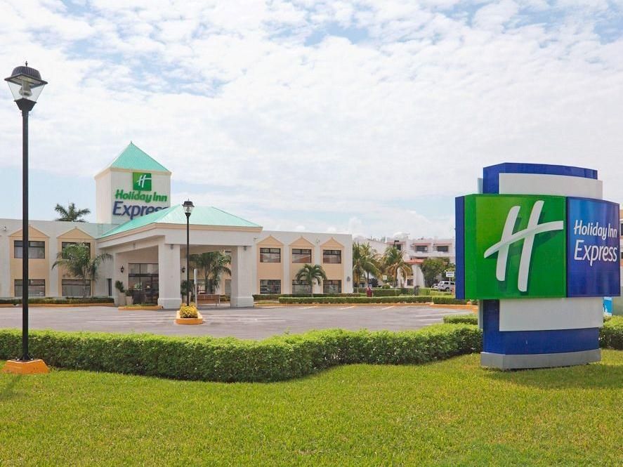 Holiday Inn Express Zona Hotelera Cancun фото 2