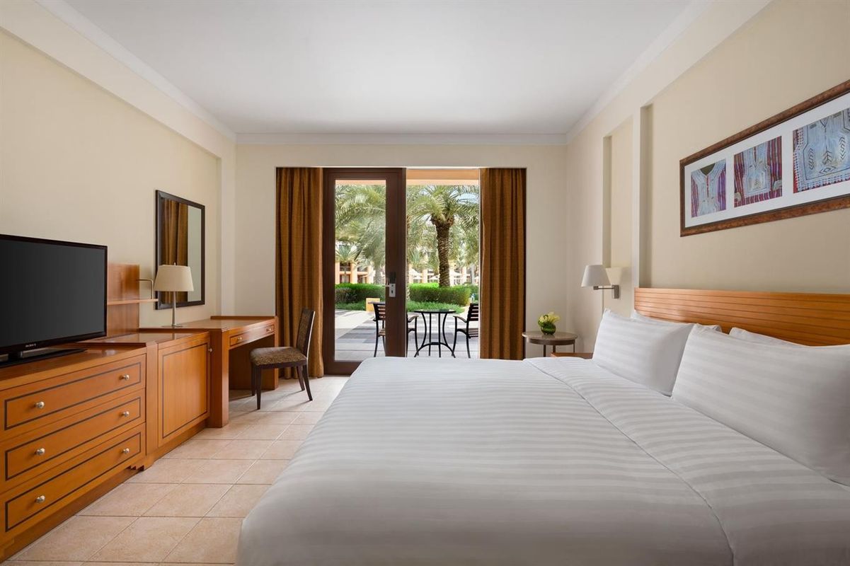DoubleTree by Hilton Muscat Al Waha фото 3