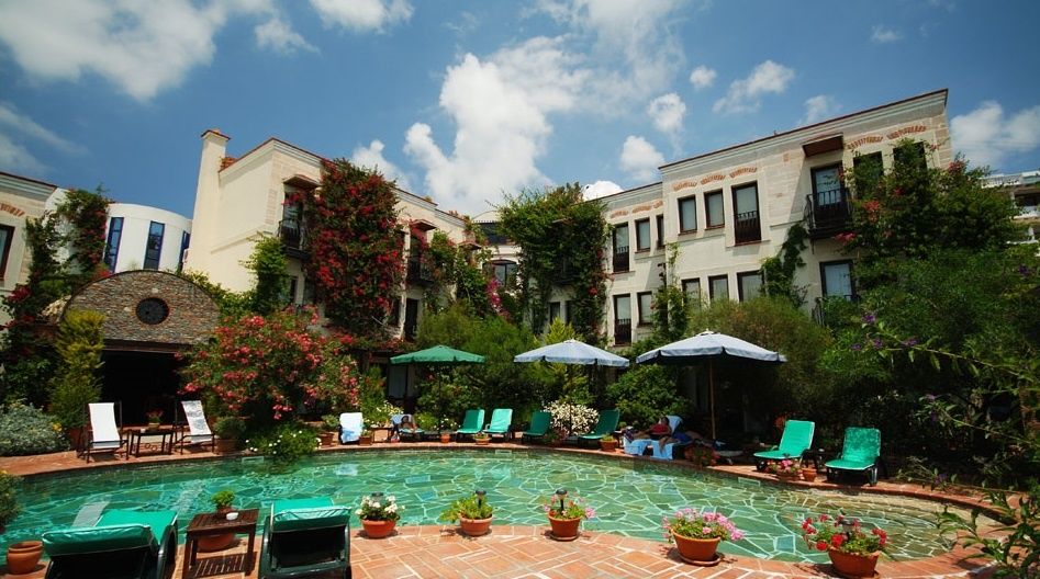 El Vino Hotel & Suites фото 0